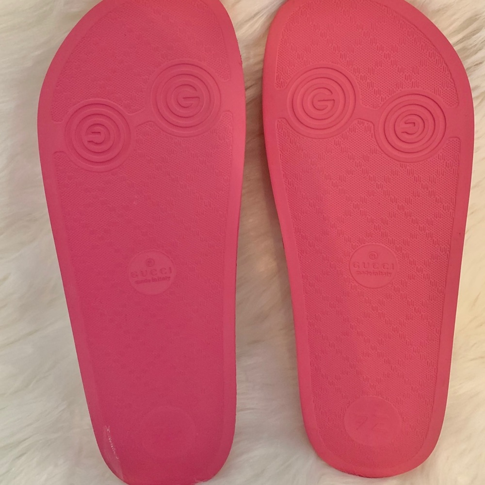 SOLD Gucci Rubber Pink Logo Slides - Picture 7 of 10